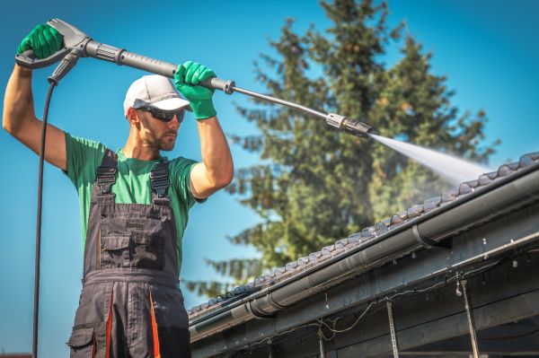 Gutter Washing in Orange